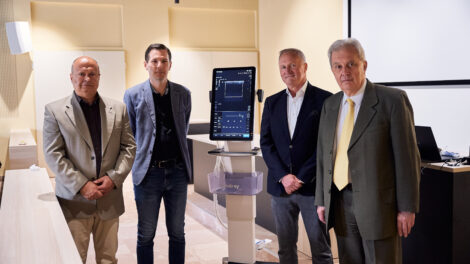 A Schneider Autóház támogatásával modern ultrahangkészülékkel bővült a pécsi gyermekklinika eszközparkja